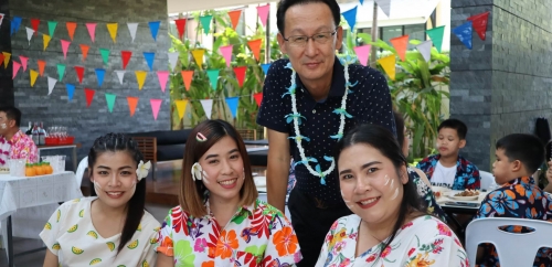 held Songkran Day (Thai New Year's holiday) activities at the head office to inherit Thai traditional culture.
